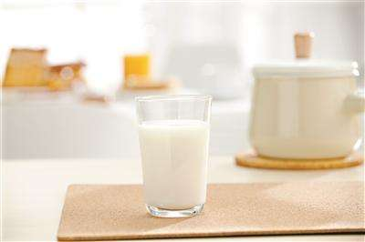 驼奶厂家解释为什么奶粉变质不要急着扔